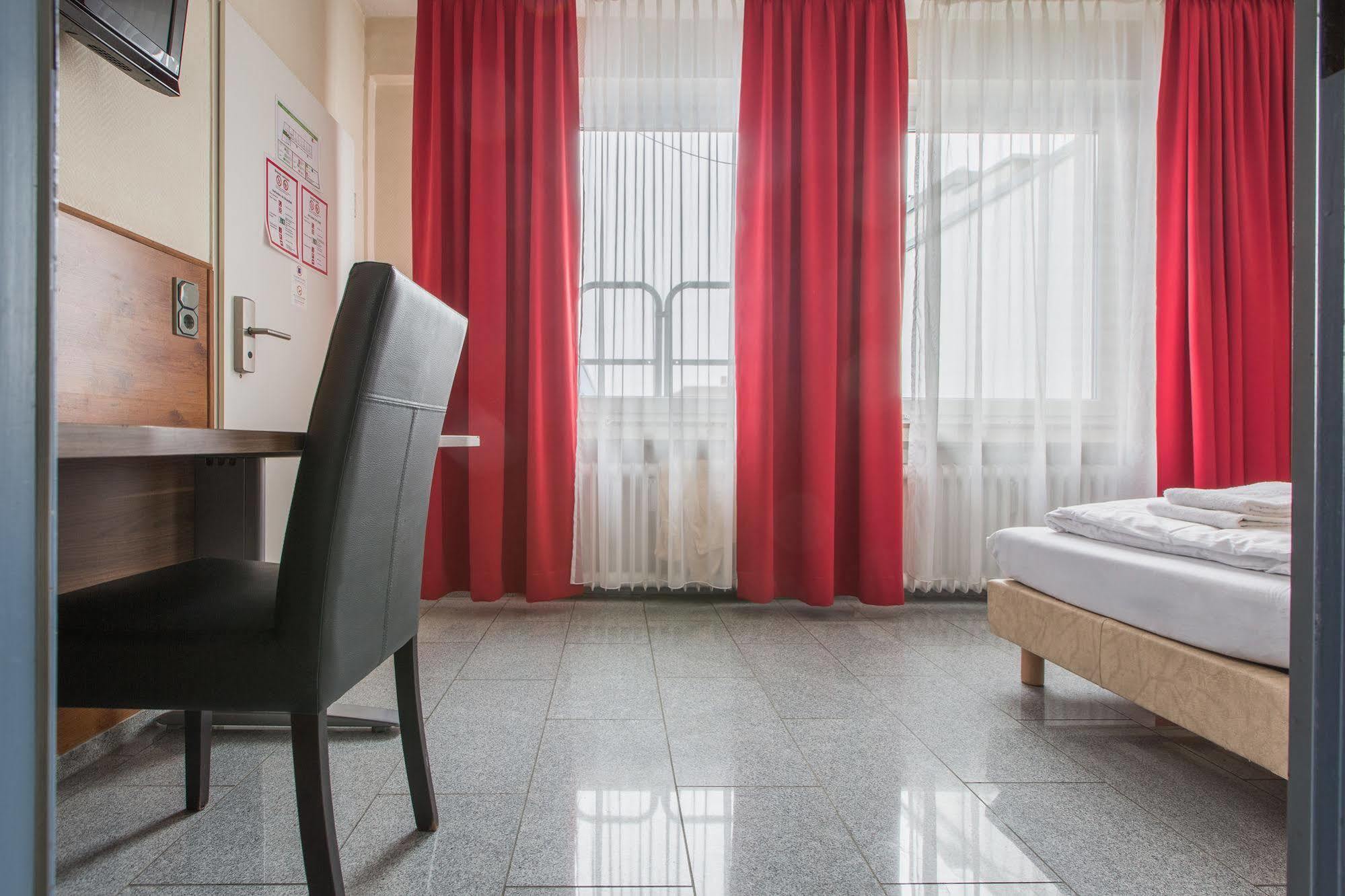 A&O Koeln Hauptbahnhof Hotell Exteriör bild