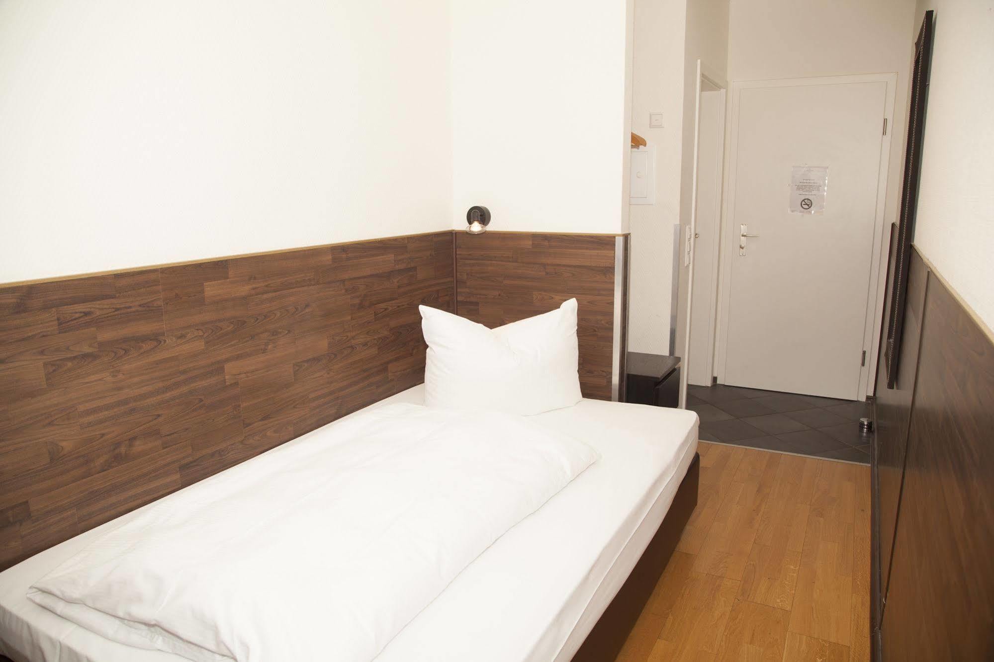 A&O Koeln Hauptbahnhof Hotell Exteriör bild
