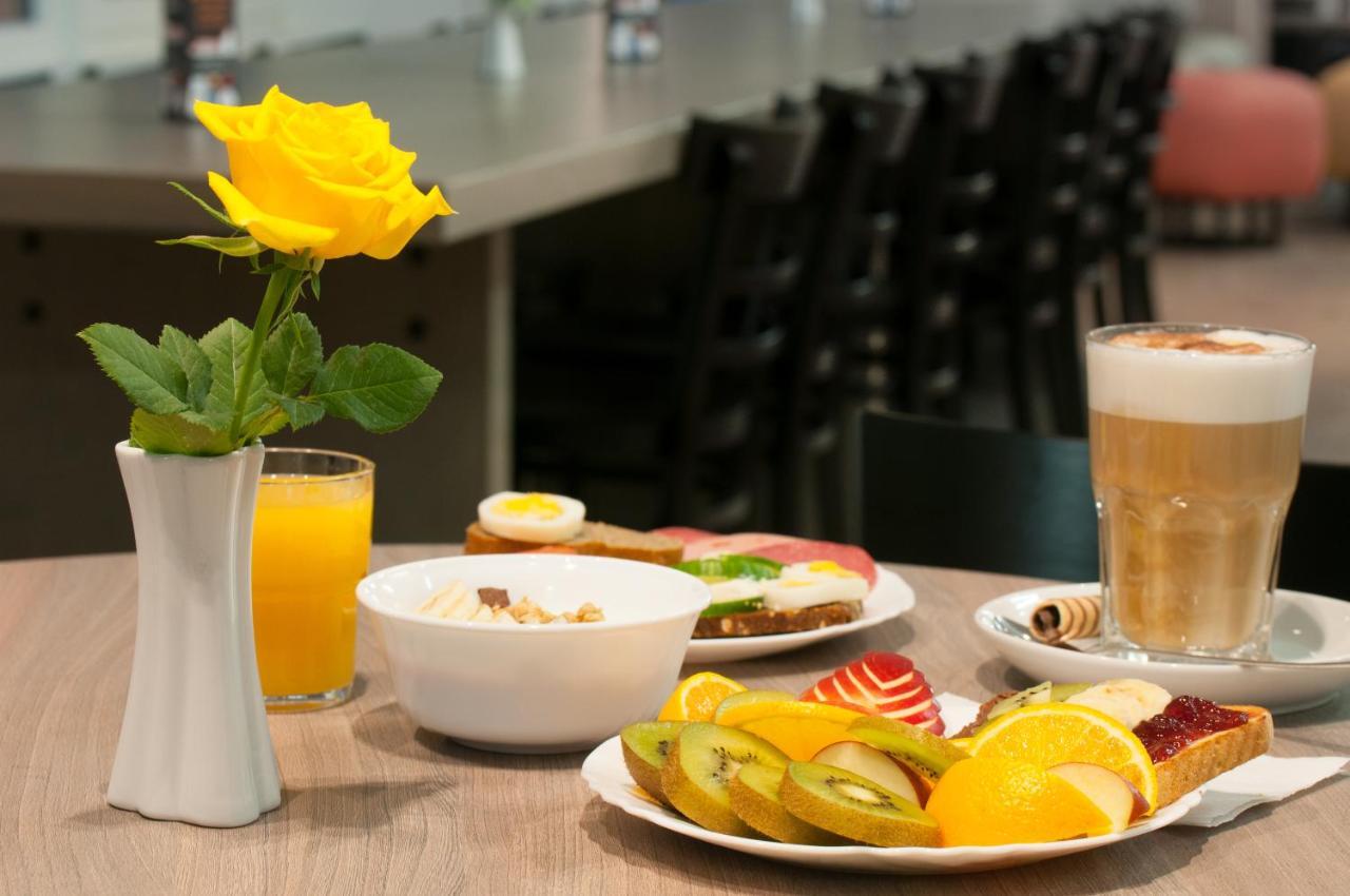 A&O Koeln Hauptbahnhof Hotell Exteriör bild